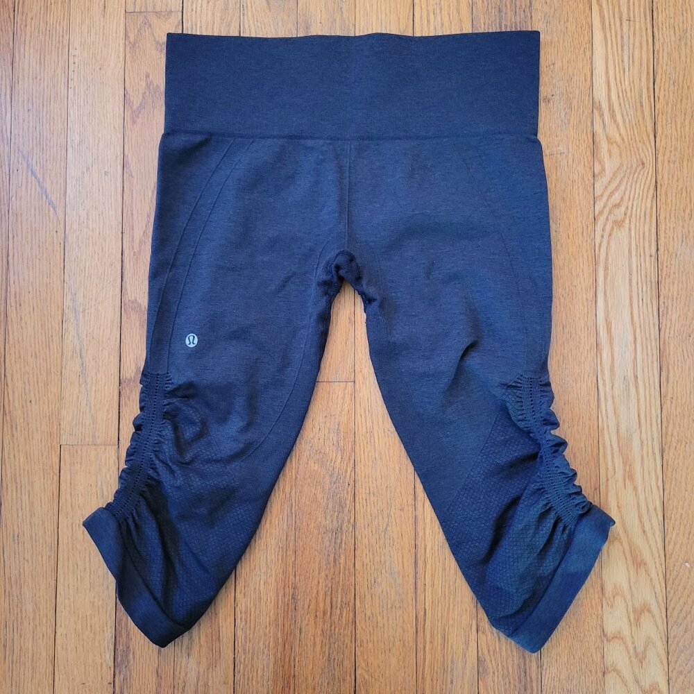 Lululemon 8 Yoga Crop Leggings Ruched Details High Waist IN THE FLOW Athleisure